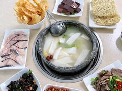 -墨脱石锅椰子鸡•香草鸭•东山羊(大东海店)