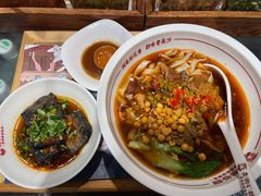 招牌红烧牛肉米粉-呷佬·长沙手工米粉(金沙江路店)