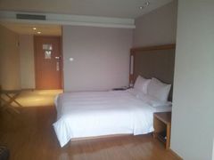 豪华大床房-全季酒店(重庆上清寺牛角沱地铁站店)