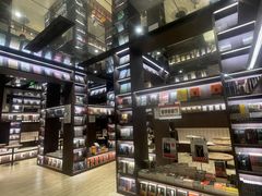 -钟书阁(群光广场店)