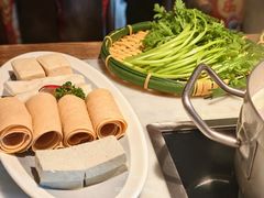 -尚尚仙·酸汤猪手·猪肚鸡火锅(华联万柳购物中心店)