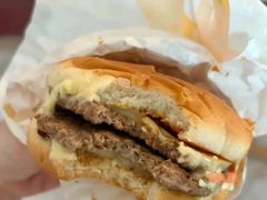 浓浓高达芝士双层吉士堡-麦当劳(东急新天地店)