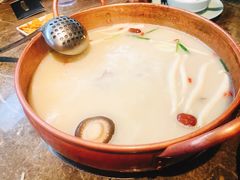 -三人行骨头王火锅(长寿店)