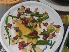 -土砂锅生态山庄·非遗砂锅雅鱼