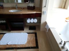 spacious&nbsp;bath-上海新发展亚太JW万豪酒店