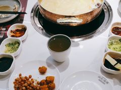 -洪氏嗨捞·广东猪肚鸡·椰子鸡火锅(西咸万象城店)