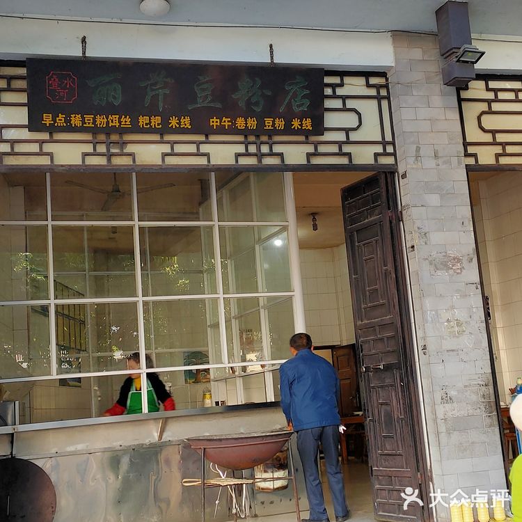 应朋友相邀，终于四人成行来到腾冲，清晨驱车来叠水河瀑