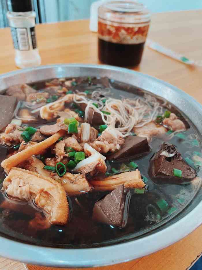 南哥猪血捞化-"【地点】世欧王庄附近,导航能到,桂圆巷子.