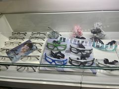 -提一眼镜·蔡司·依视路(小寨店)