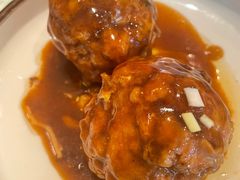 鸭蛋黄狮子头-梅飞酒家(名辉豪庭店)