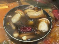 -老牌坊云南鱼豆花火锅(爱建店)