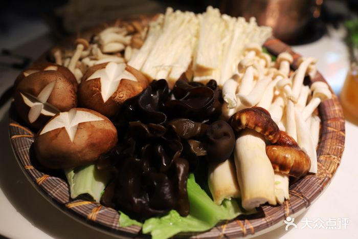 为什么牛现切牛肉火锅(丽影广场店)豪华鲜菌拼盘图片 - 第1张