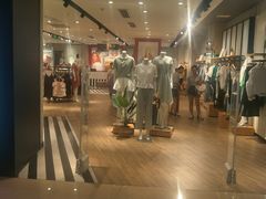 -王府井百货熙地港店