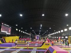 -嘿哟动霸CHUA·新潮玩运动娱乐中心·蹦床滑冰团建乐园