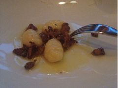 软糯马铃薯配鸡油菌-AZUR聚(香格里拉饭店)