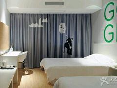 -莫泰酒店(上海虹桥北新泾地铁站天山路店)