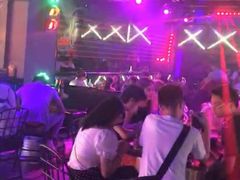 -UP嘻哈酒吧(粉巢店)