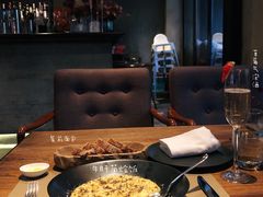 牛肝菌烩饭-Carbon莫卡哆·意大利复古集市餐厅(杭州大厦店)