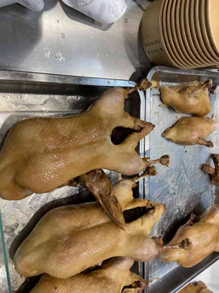 戚顺兴盐水鸭(新街口明瓦廊店)-"[薄荷]环境:明瓦廊一条街,全是吃的,.