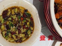 -肥肥虾庄·金牌油焖大虾(汉口城市广场店)