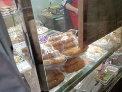 面包甜点陈列柜-老王记糕干(养鱼池路店)