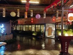 -茅草房·河畔园林火锅