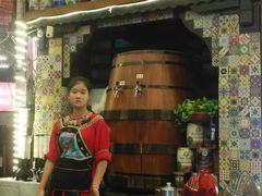 -刘姐啤酒鱼民族演艺餐厅(西街总店)