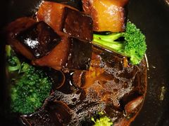 黑蒜普洱茶坛子肉-丽江金茂凯悦臻选酒店-滇香馆