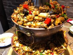-沪小二炭火蛙锅(淮海中路美食不夜城店)