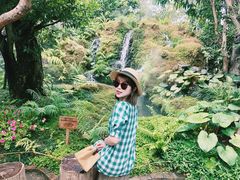 -Chom Cafe and Restaurant