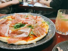 -毛毛虫酒吧