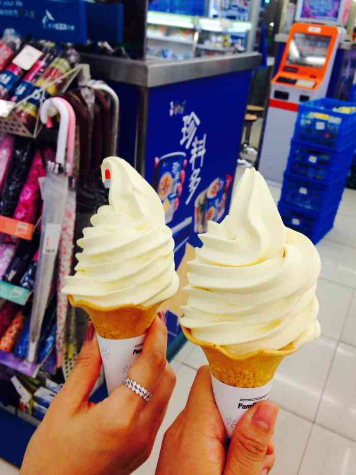 但是我觉得性价比最高的是他家甜筒,好大一个,超滑超香浓.