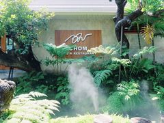 -Chom Cafe and Restaurant