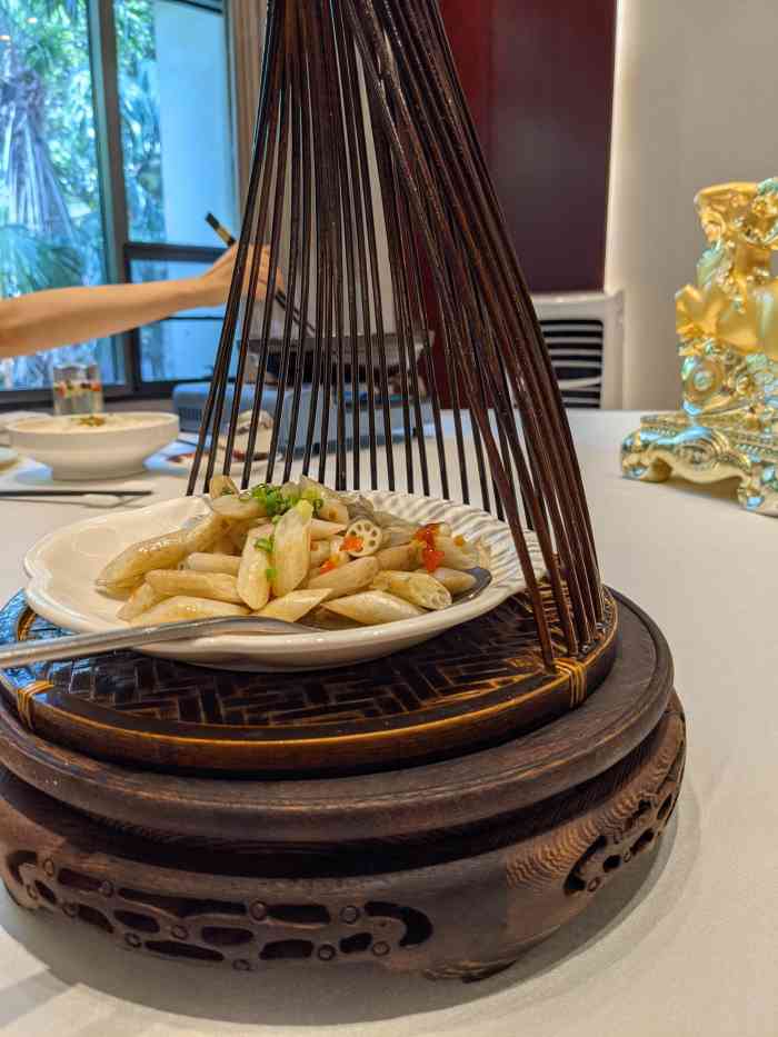 蓉园宾馆餐饮部-"中午在蓉园8号楼就餐. [环境]古树参天.