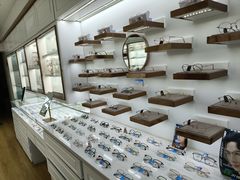 -翰佐蔡司小乐圆·依视路星趣控·暴龙眼镜折扣店