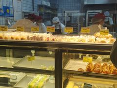面包甜点陈列柜-鲍师傅糕点(江苏路店)