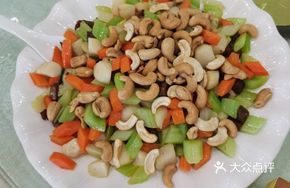Stir-Fried Pork and Cashew Nuts