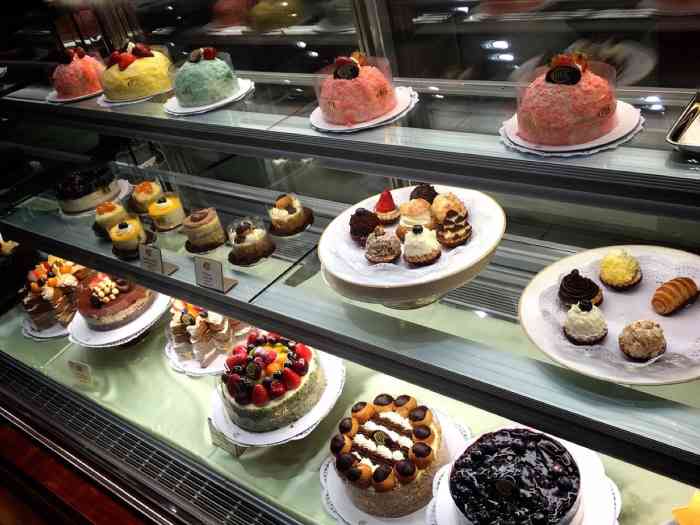 七彩蛋糕(大东店)-"亲戚过生日我订的10寸加6寸双层蛋糕,因.