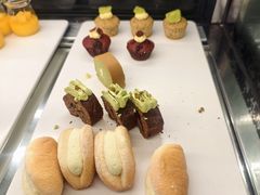 -亚洲国际大酒店·云顶阁旋转自助餐厅