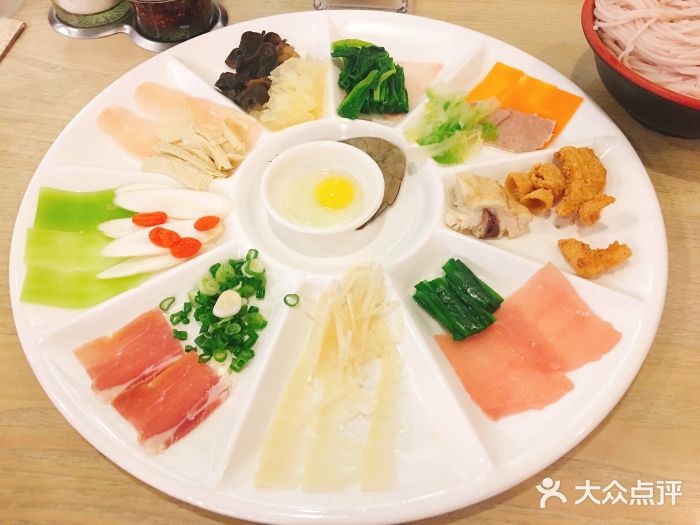 博味鲜过桥米线(世博花园酒店店)过桥米线料理拼盘图片