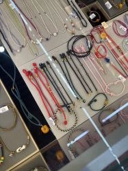 -灵彩珠宝(朗香街店)