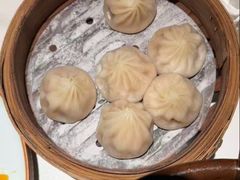 黑猪肉鲜虾小笼包-外婆家(西红门荟聚购物中心店)