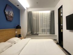 -大连米朵精选酒店(人民路港湾广场地铁站店)