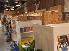 大堂-新华里咖啡书吧(新华书店小寨店)