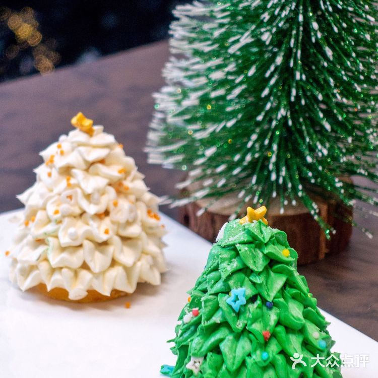大广州也有了！时髦的圣诞树蛋糕🎄