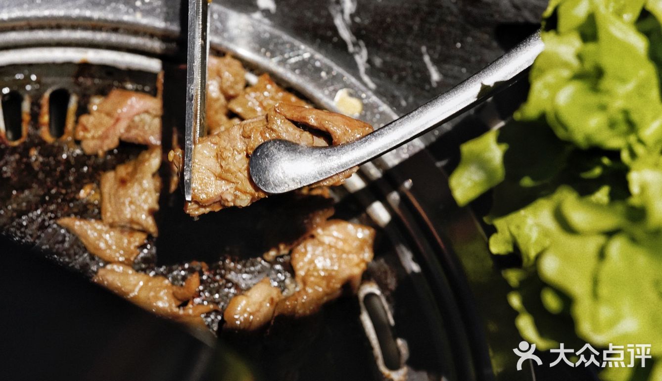 聚十三的烤肉十三梯上新啦！藤椒大鸡腿，简直性价比之王[胜利]