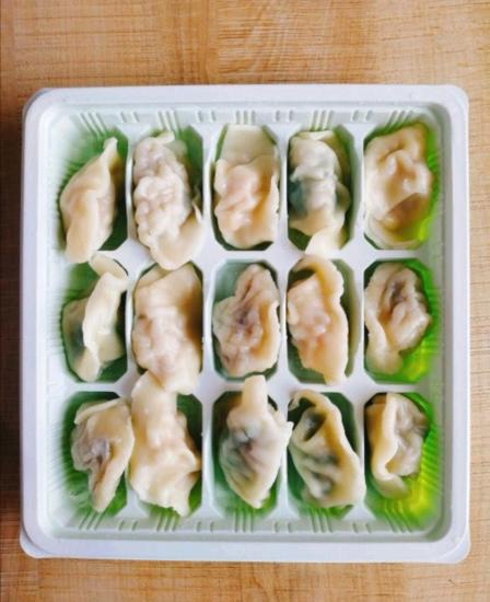 但是唯独偏爱这一家黄记手工饺子,吃吃外卖的饺子打包盒一个一格可以