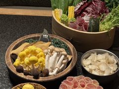 -三出山火锅(南京万象天地店)