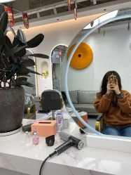 -DO A HAIRSTYLE