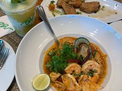-Chom Cafe and Restaurant